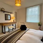 Stylish Central Apartment